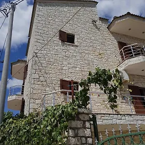 eglents-tourist-house.albaniahotels.org/